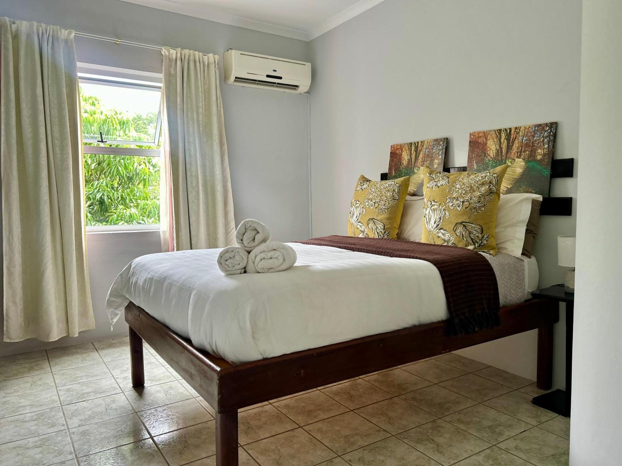 Skyfly Bed & Breakfast 曼齐尼 外观 照片