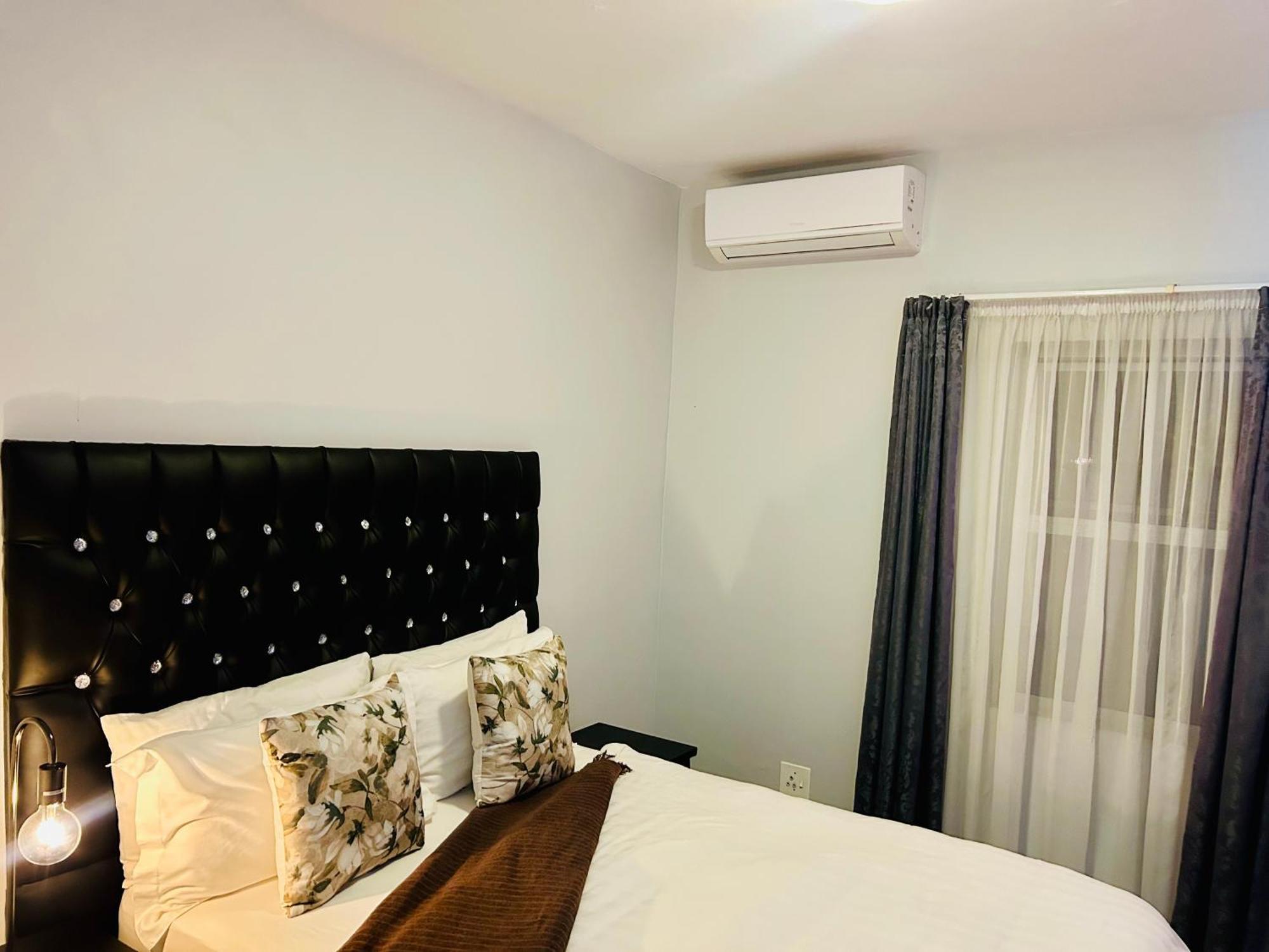Skyfly Bed & Breakfast 曼齐尼 外观 照片