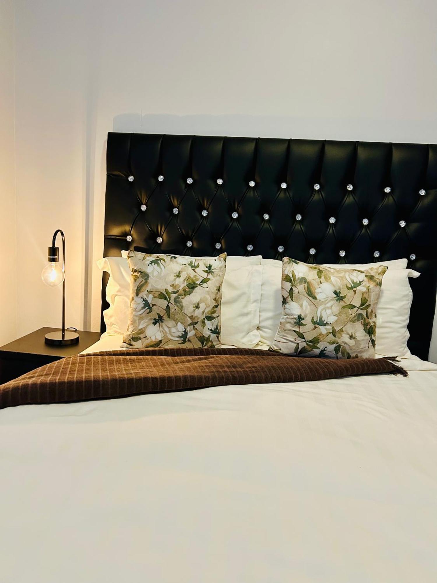Skyfly Bed & Breakfast 曼齐尼 外观 照片