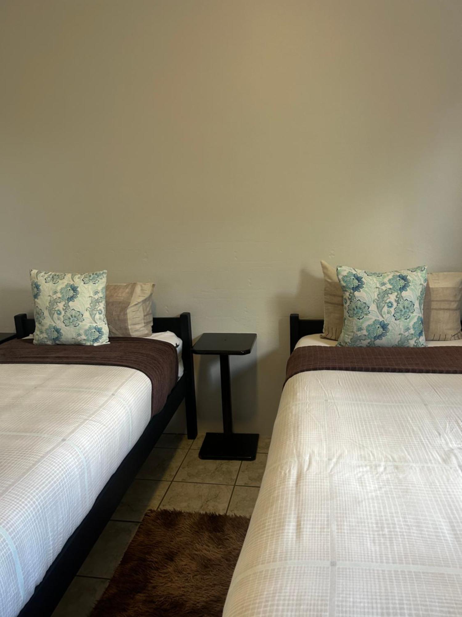 Skyfly Bed & Breakfast 曼齐尼 外观 照片