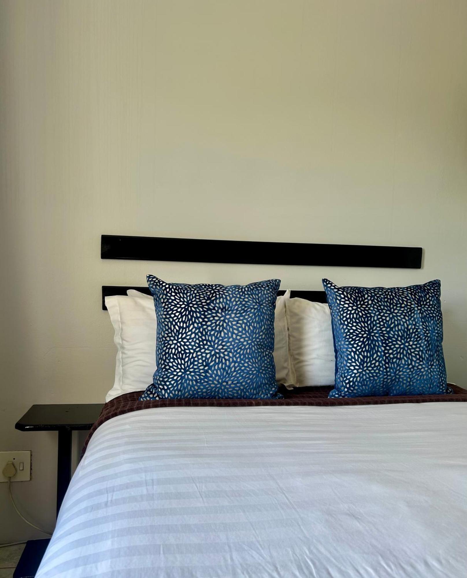 Skyfly Bed & Breakfast 曼齐尼 外观 照片