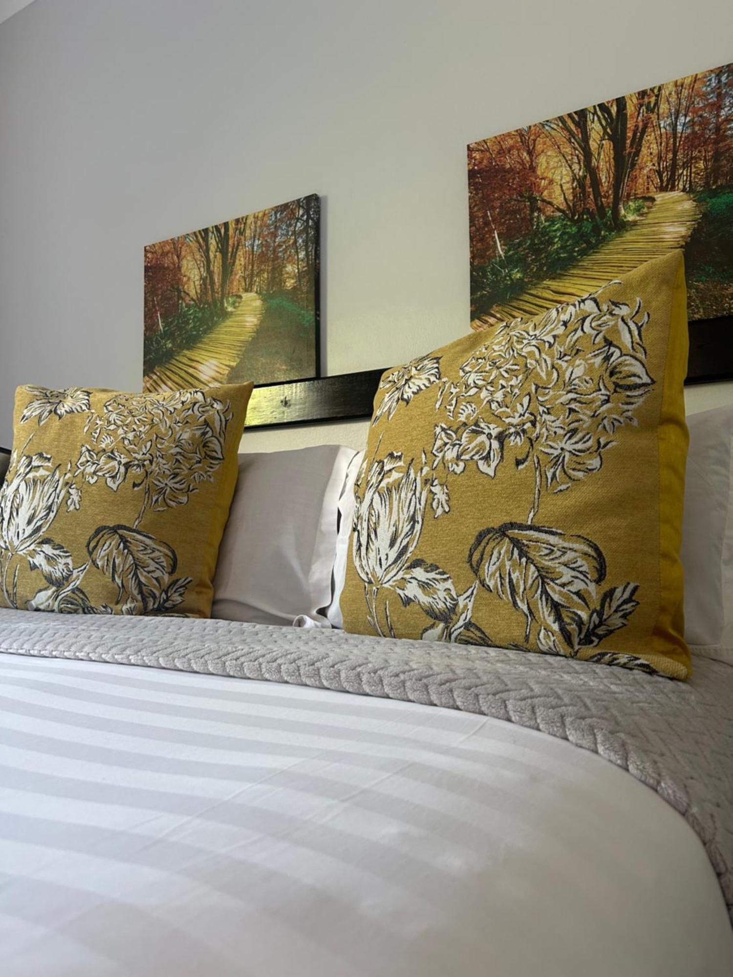 Skyfly Bed & Breakfast 曼齐尼 外观 照片
