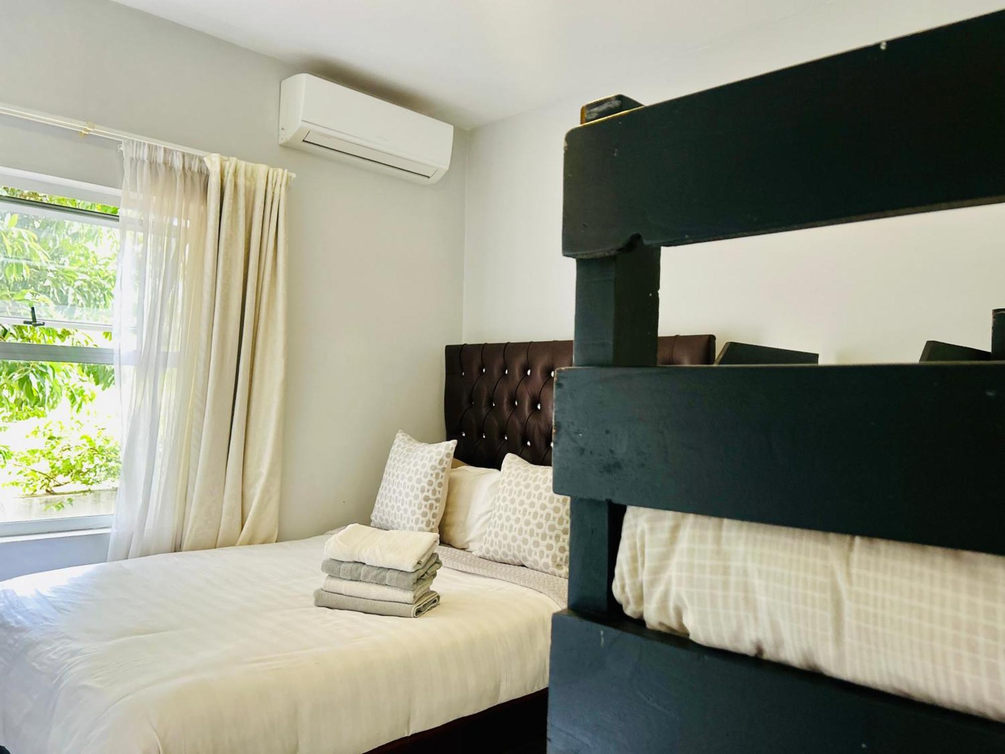 Skyfly Bed & Breakfast 曼齐尼 外观 照片