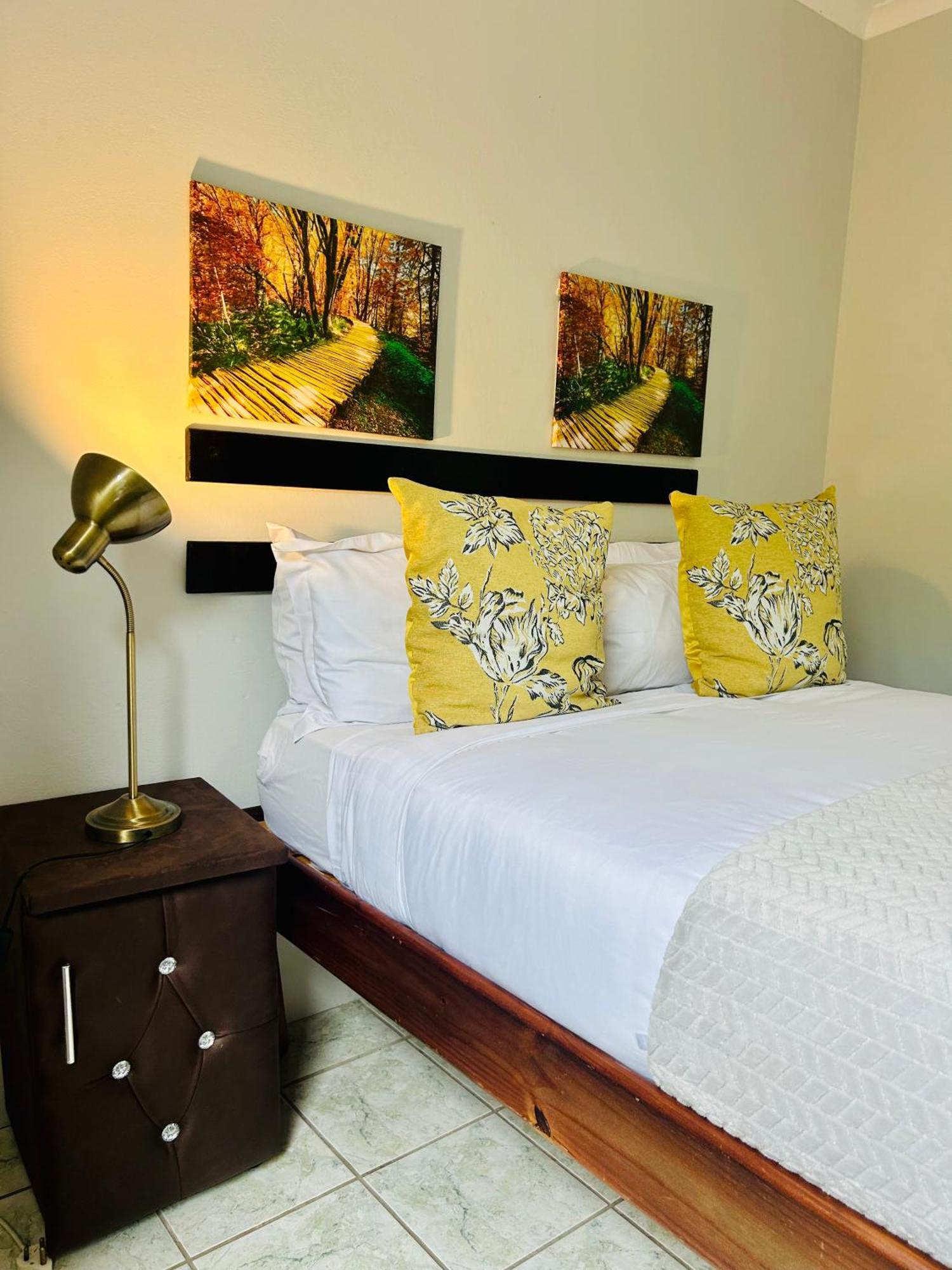 Skyfly Bed & Breakfast 曼齐尼 外观 照片